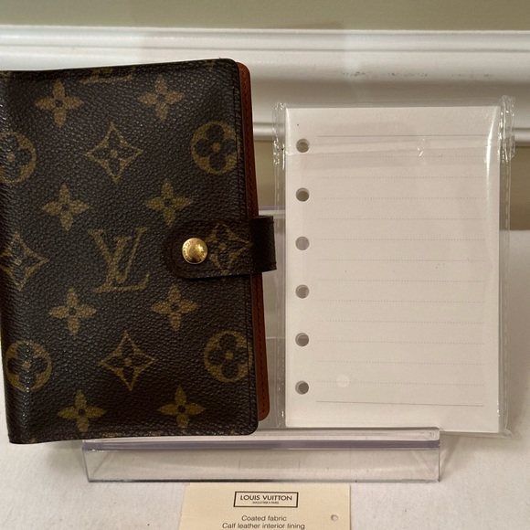 Louis Vuitton agenda with unbranded paper to start your journey. - Picture 3 of 12
